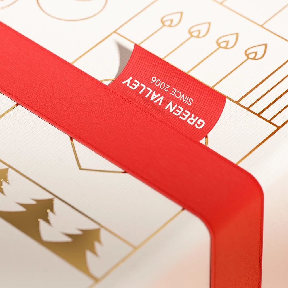 Sustainable Perfume Packaging with Gold Foil Line